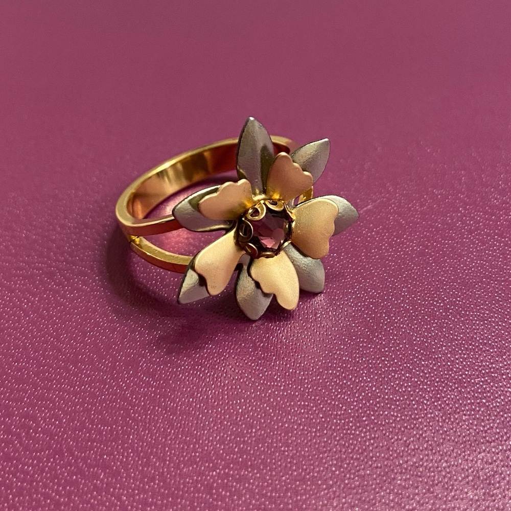 Holly Yashi Alexa Ring